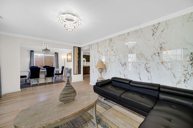 521 Coventry Lane 12, Crystal Lake, IL 60014