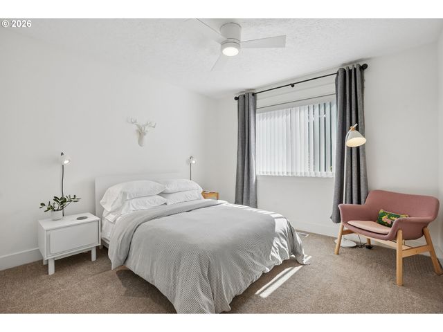 1345 TROON Dr, West Linn, OR 97068