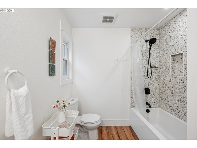 1345 TROON Dr, West Linn, OR 97068
