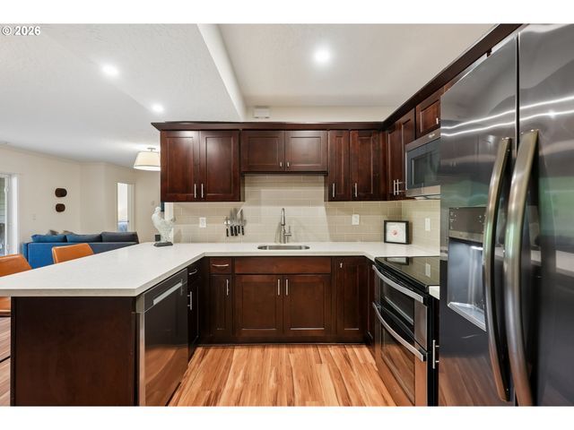 1345 TROON Dr, West Linn, OR 97068