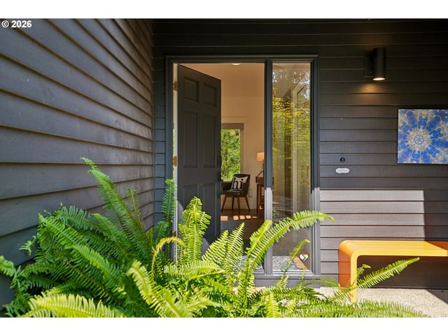 1345 TROON Dr, West Linn, OR 97068