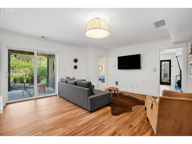 1345 TROON Dr, West Linn, OR 97068