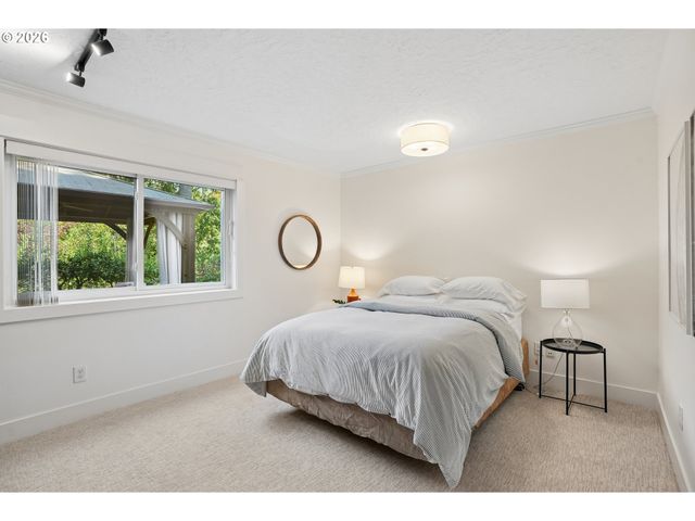 1345 TROON Dr, West Linn, OR 97068
