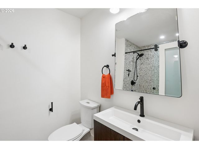 1345 TROON Dr, West Linn, OR 97068
