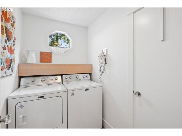 1345 TROON Dr, West Linn, OR 97068