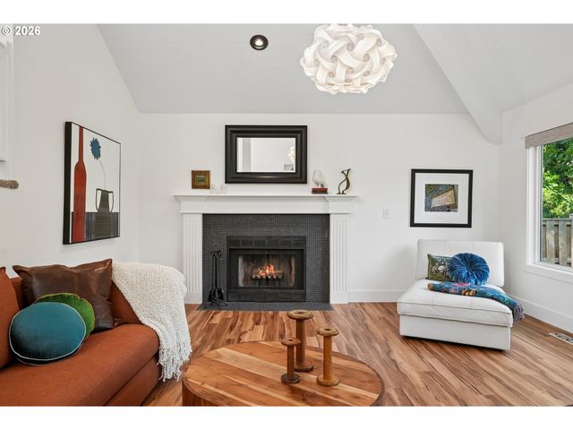 1345 TROON Dr, West Linn, OR 97068
