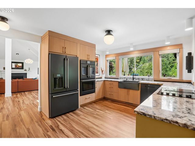 1345 TROON Dr, West Linn, OR 97068