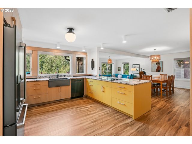 1345 TROON Dr, West Linn, OR 97068
