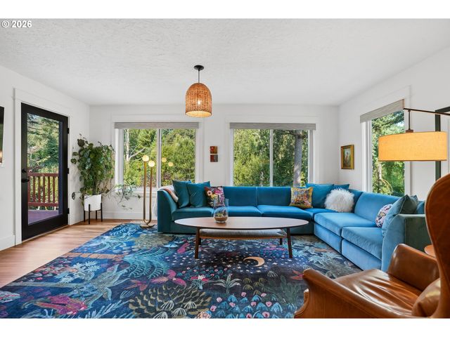 1345 TROON Dr, West Linn, OR 97068