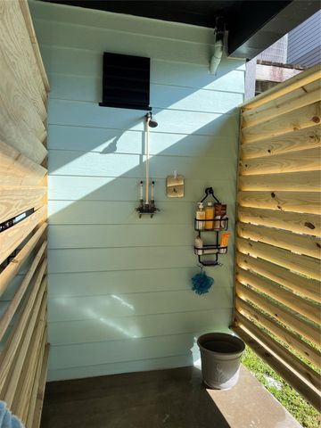 13826 Pirates Beach Boulevard, Galveston, TX 77554