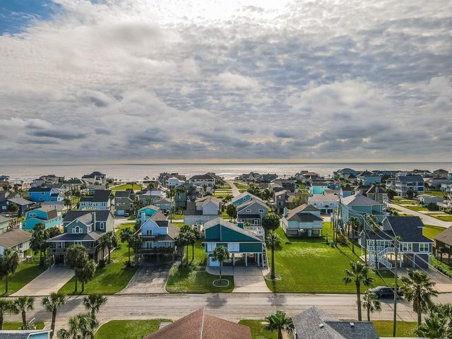 13826 Pirates Beach Boulevard, Galveston, TX 77554