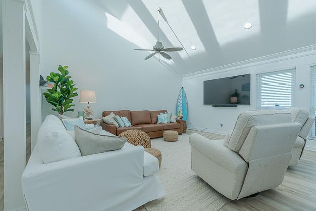 13826 Pirates Beach Boulevard, Galveston, TX 77554