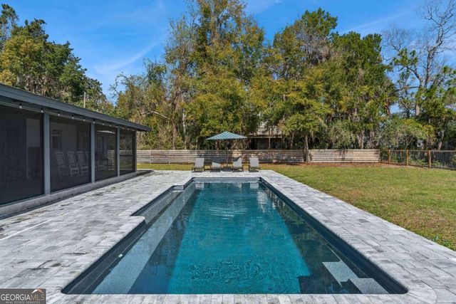 673 Hickory Bluff Drive, Waverly, GA 31565