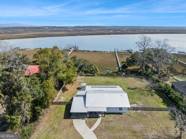 673 Hickory Bluff Drive, Waverly, GA 31565