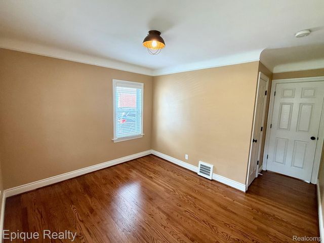 1846 Oakshire Avenue, Berkley, MI 48072