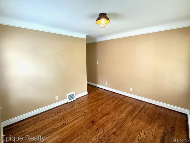 1846 Oakshire Avenue, Berkley, MI 48072