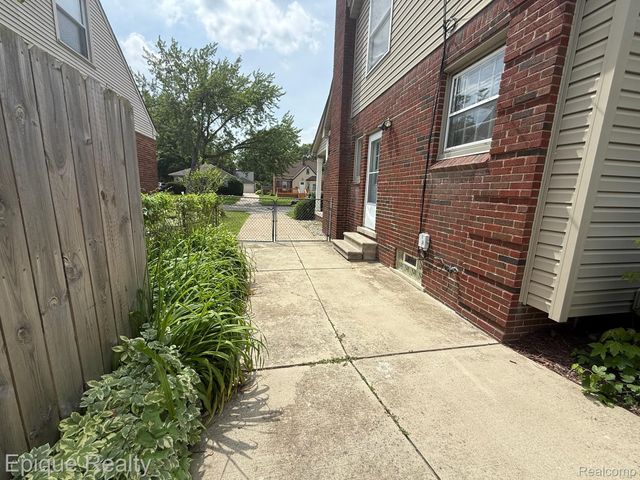 1846 Oakshire Avenue, Berkley, MI 48072