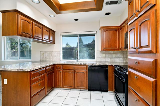 2061 Santa Ana Avenue, Clovis, CA 93611