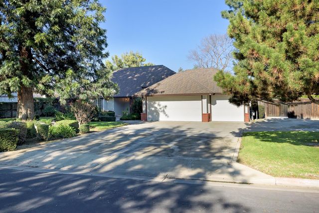 2061 Santa Ana Avenue, Clovis, CA 93611