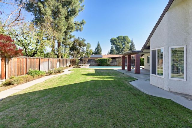 2061 Santa Ana Avenue, Clovis, CA 93611
