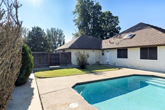 2061 Santa Ana Avenue, Clovis, CA 93611