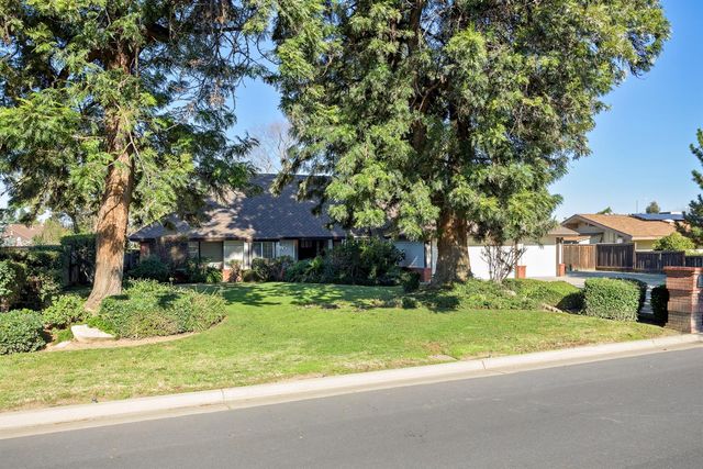 2061 Santa Ana Avenue, Clovis, CA 93611