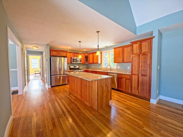 12 Doves Wing Rd, Yarmouth, MA 02664
