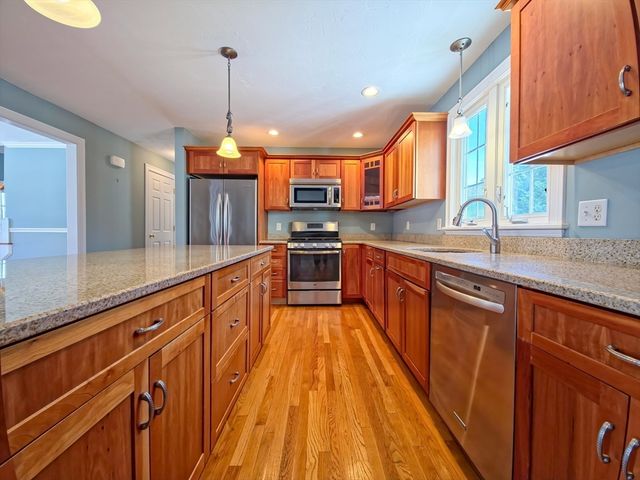 12 Doves Wing Rd, Yarmouth, MA 02664
