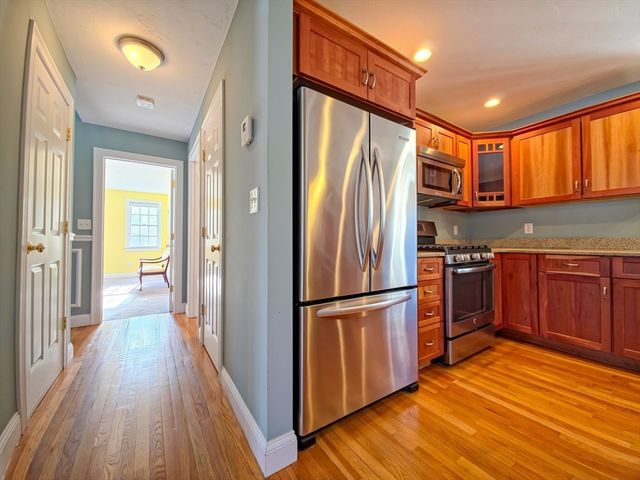 12 Doves Wing Rd, Yarmouth, MA 02664