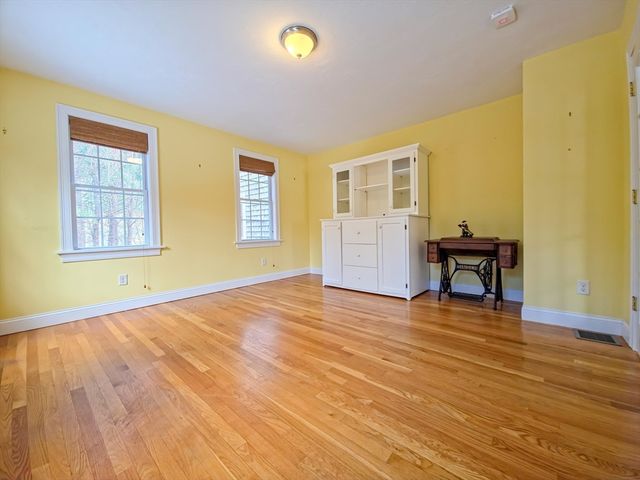 12 Doves Wing Rd, Yarmouth, MA 02664