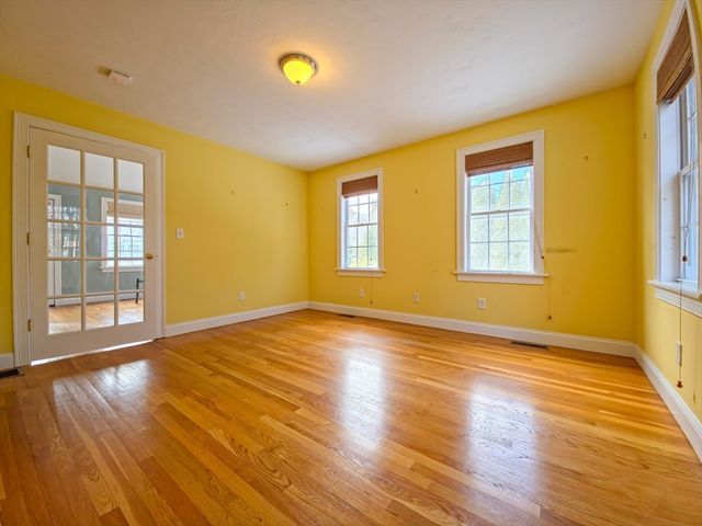 12 Doves Wing Rd, Yarmouth, MA 02664