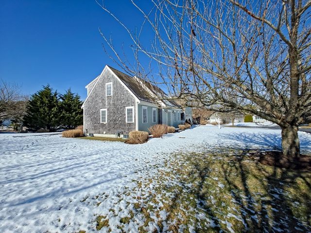 12 Doves Wing Rd, Yarmouth, MA 02664