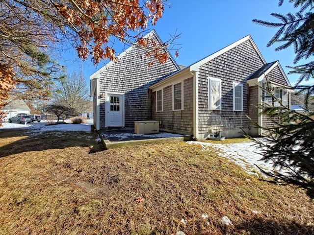 12 Doves Wing Rd, Yarmouth, MA 02664