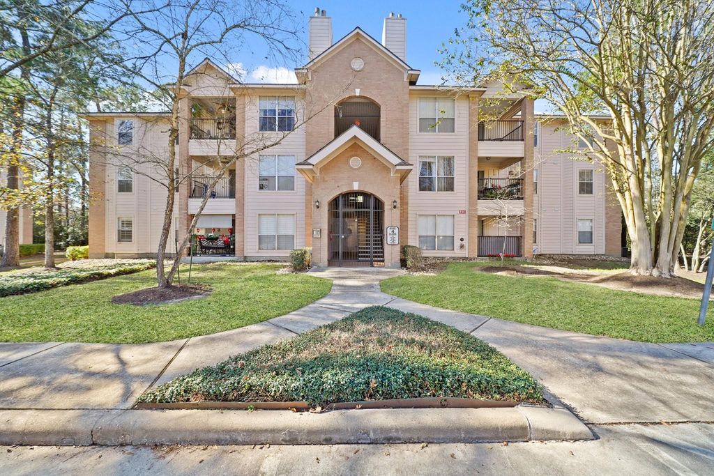 8051 Bay Branch Drive 421, The Woodlands, TX 77382