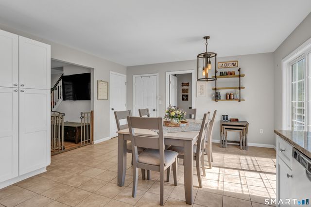 8 Foot Circle 8, Wallingford, CT 06492