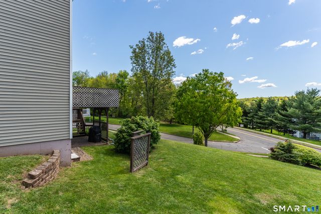 8 Foot Circle 8, Wallingford, CT 06492