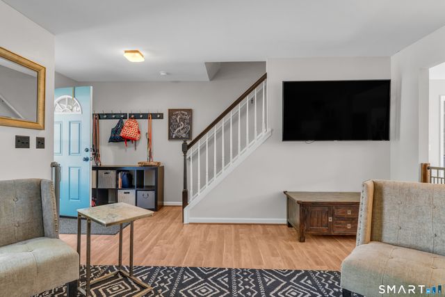 8 Foot Circle 8, Wallingford, CT 06492