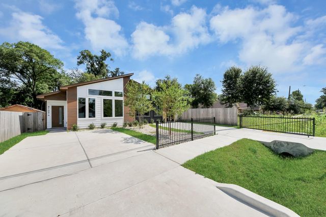 8109 Hamlet Street, Houston, TX 77078