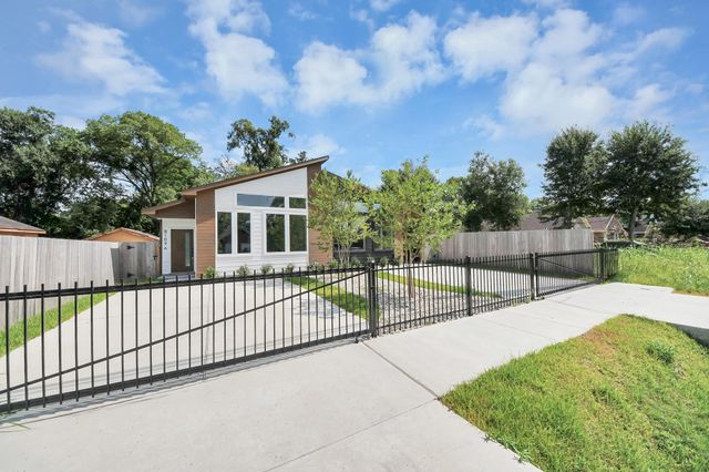 8109 Hamlet Street, Houston, TX 77078