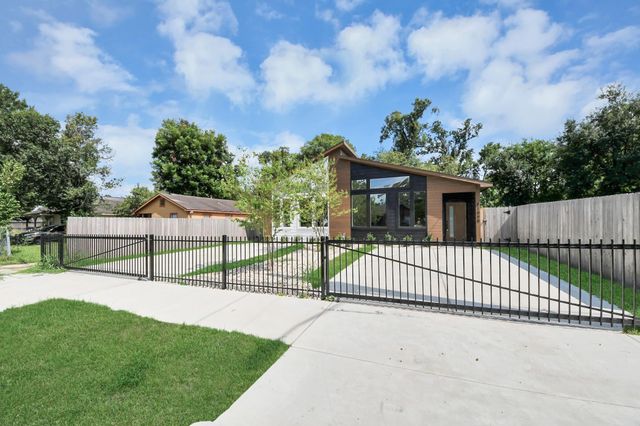 8109 Hamlet Street, Houston, TX 77078