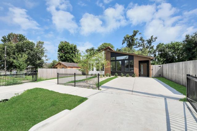 8109 Hamlet Street, Houston, TX 77078