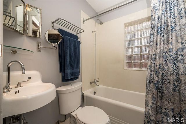 3528 Kingsland Court, St Louis, MO 63111