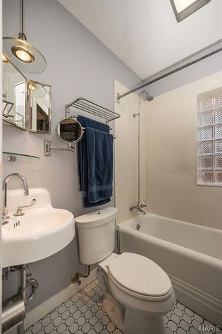 3528 Kingsland Court, St Louis, MO 63111