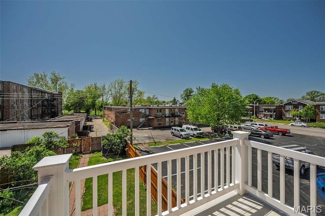 3528 Kingsland Court, St Louis, MO 63111