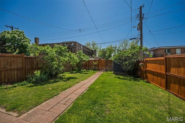 3528 Kingsland Court, St Louis, MO 63111