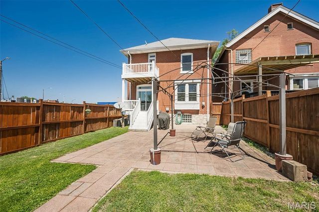 3528 Kingsland Court, St Louis, MO 63111