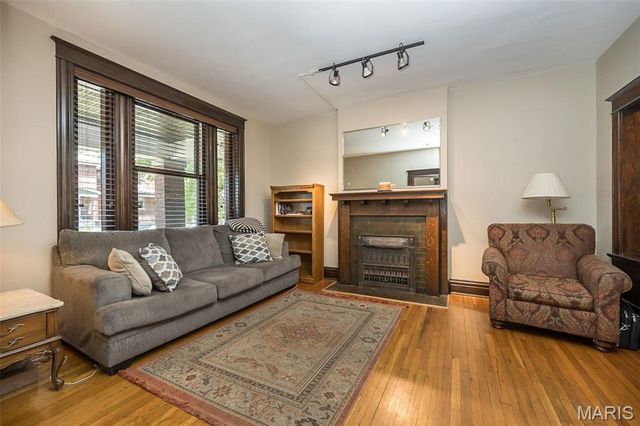 3528 Kingsland Court, St Louis, MO 63111