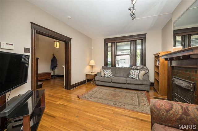 3528 Kingsland Court, St Louis, MO 63111