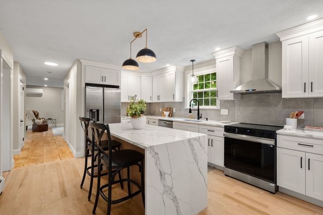 125 Bayview Ave, Berkley, MA 02779