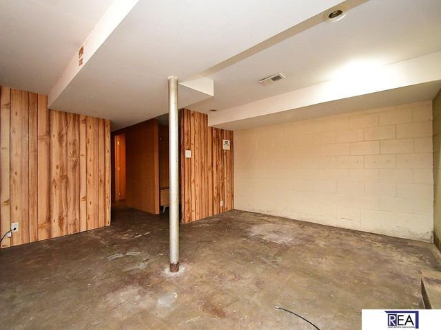 2916 Arbor Street, Omaha, NE 68105